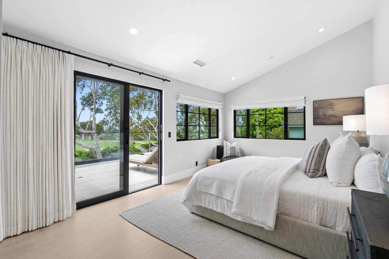 2207 Port Harwick Place