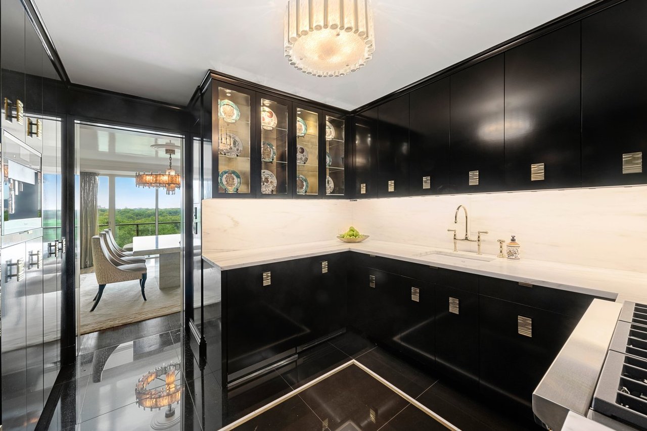 210 Central Park South, 11CD
