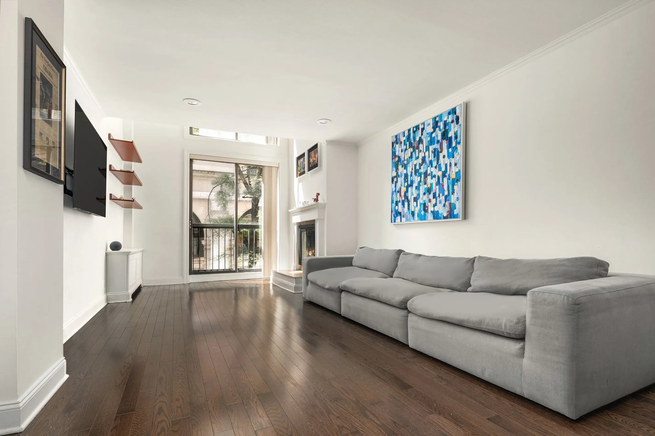7 E 35TH St #4E
