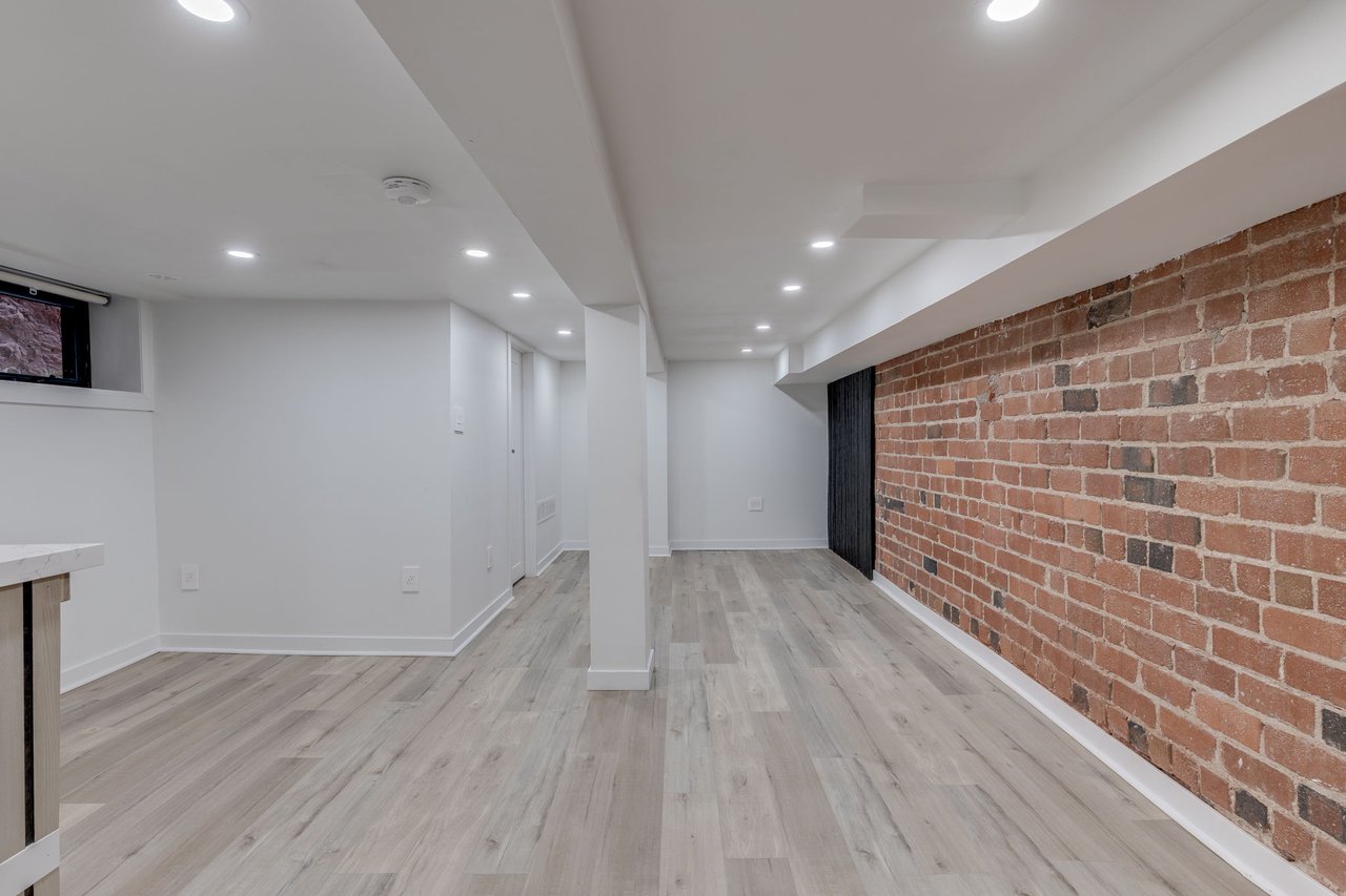 120 Glenlake Ave, Basement