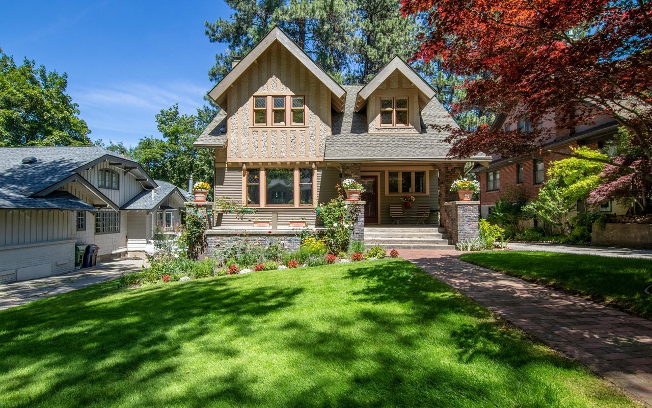 7 Ways to Improve Your Home's Curb Appeal This Spring