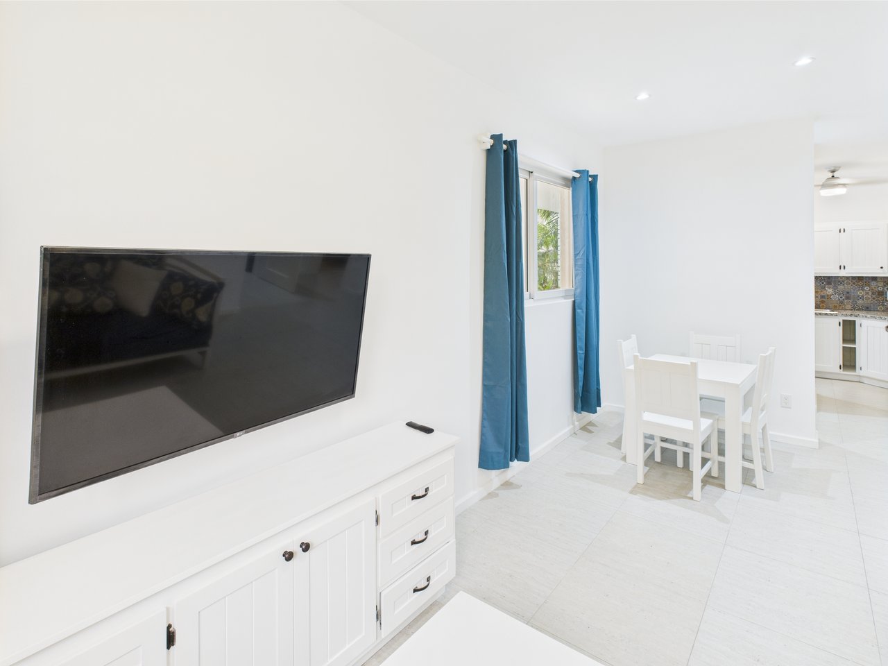 Condo 302, Diamond Apartments