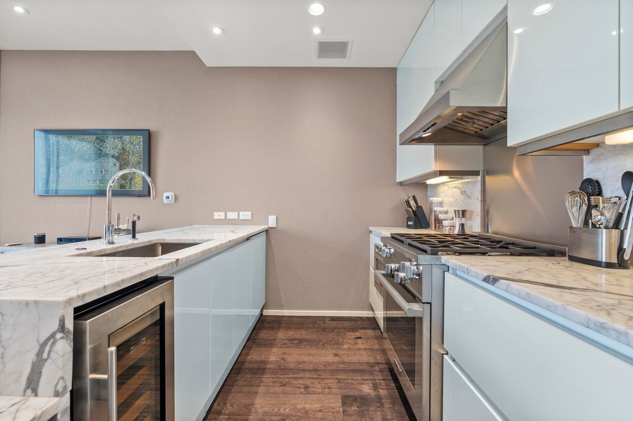 200 Congress Ave #33BB