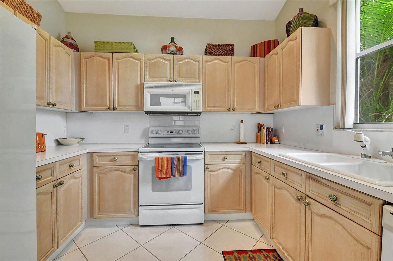 2489 NW 66th Dr