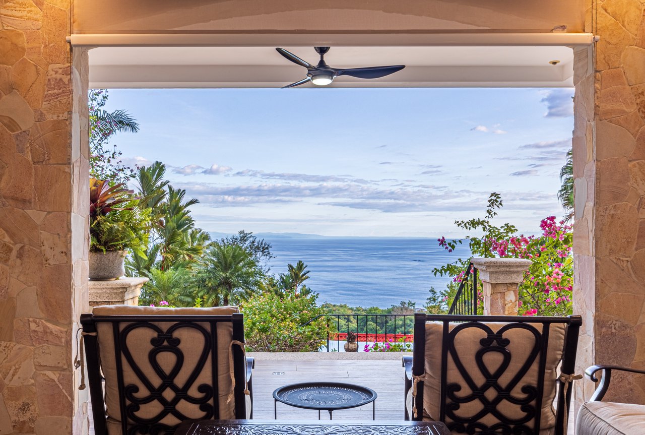 Nido Escondido, Playa Dominical