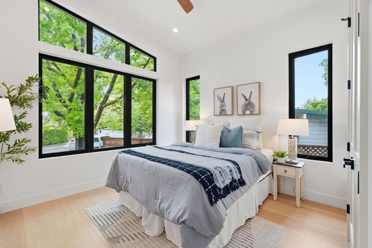 1084 Moffett Circle, Palo Alto, California 94303