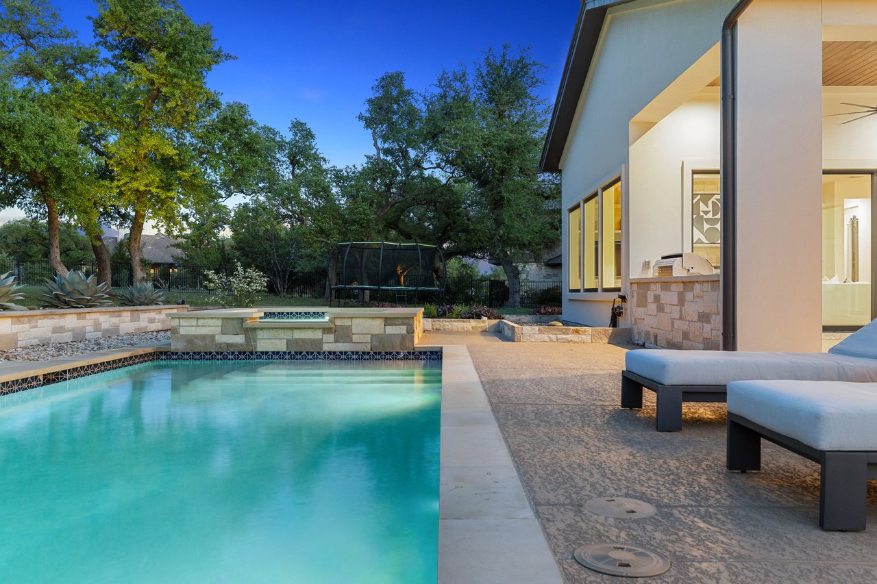 8325 Lakewood Ridge Cv