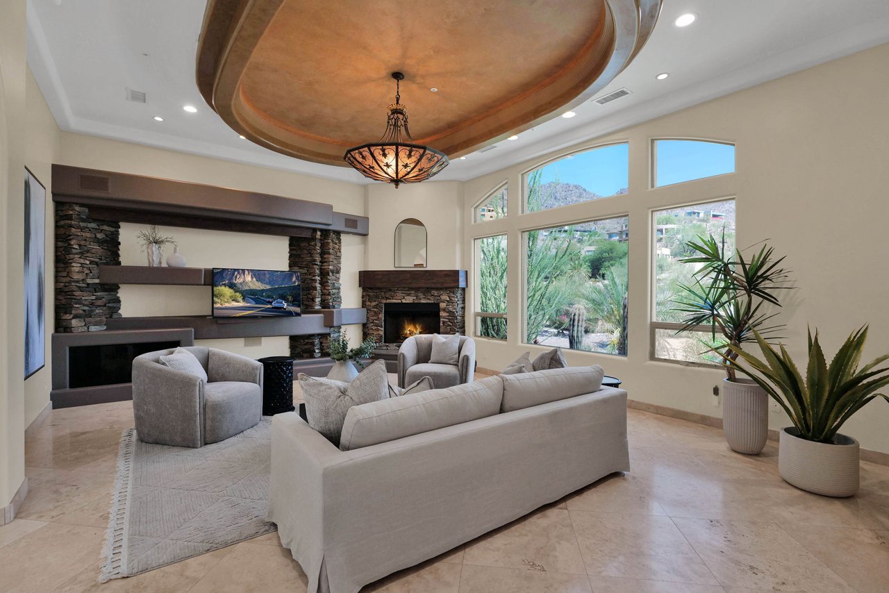 4141 E LAKESIDE Lane