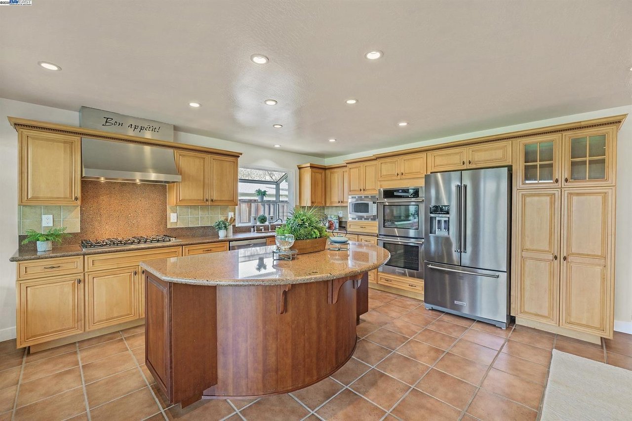 3245 Trafalgar Rd