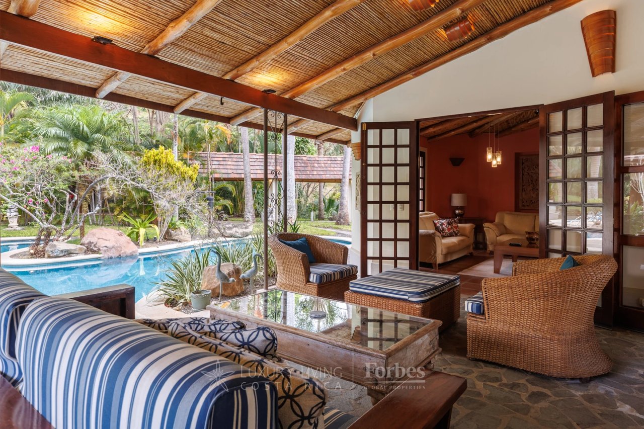 20875 - Villa Plumeria: Atenas, 3.8 Ha with Pool, Coffee Plantation & Views