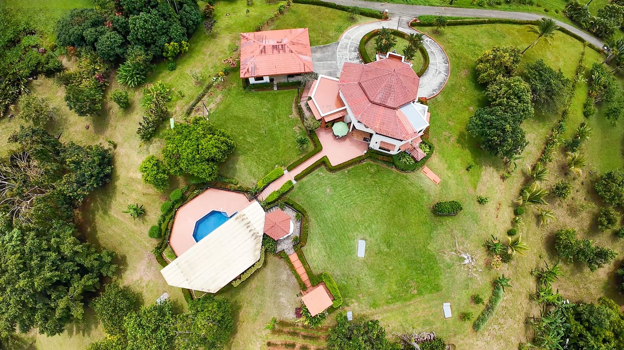 Tropical Estate in Gated Community near Quepos