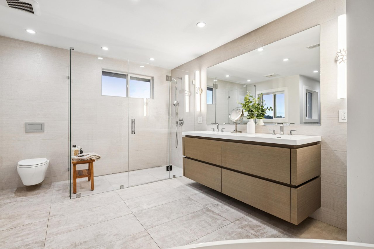 Luxurious Waterfront Home in Larkspur Marina