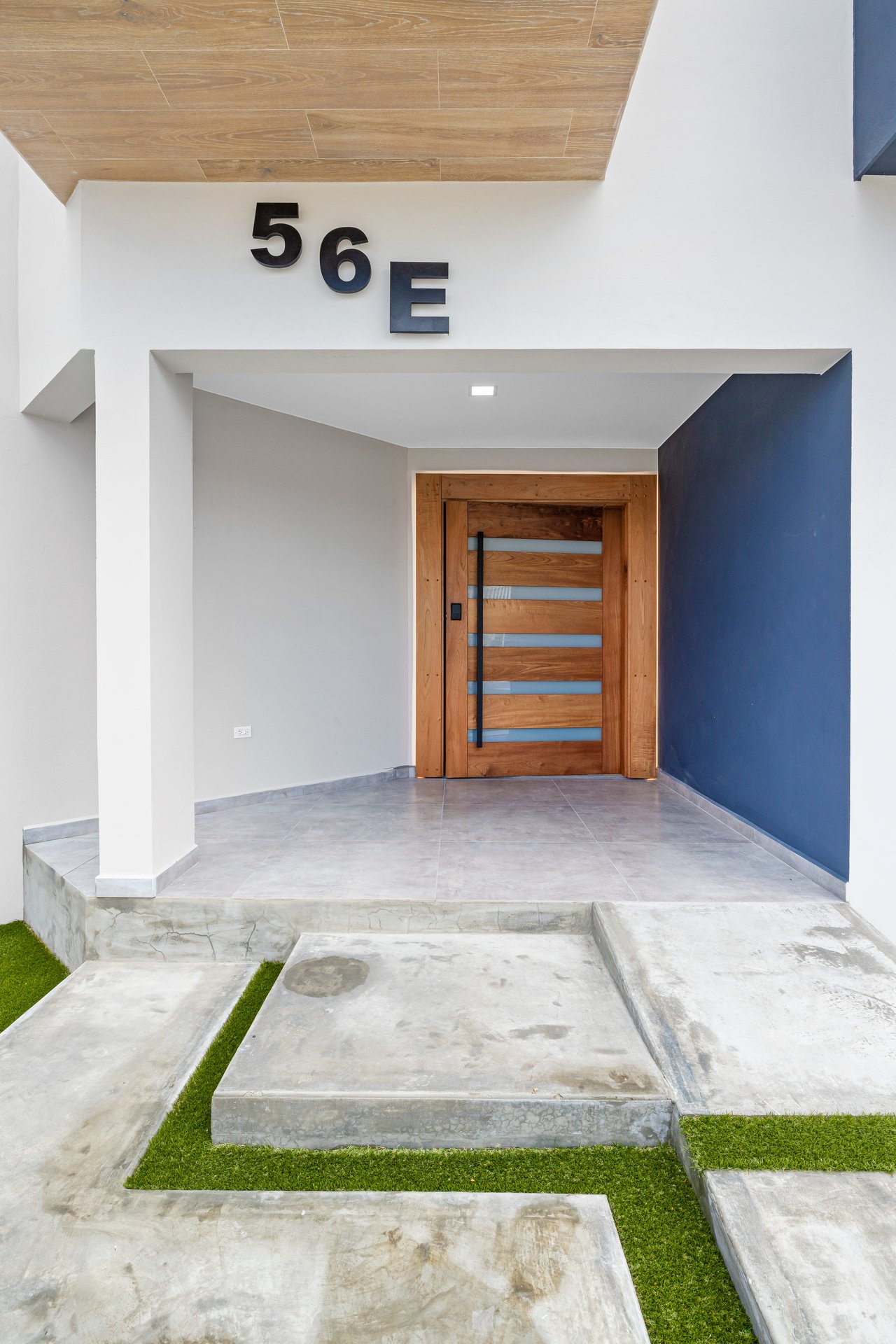 San Miguel 56 E