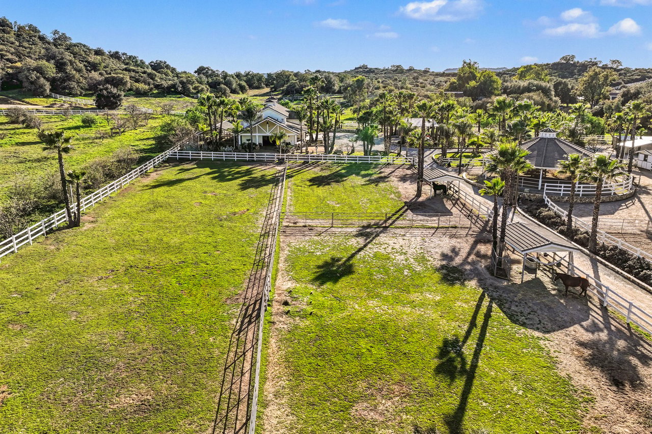 40801 Avenida La Cresta