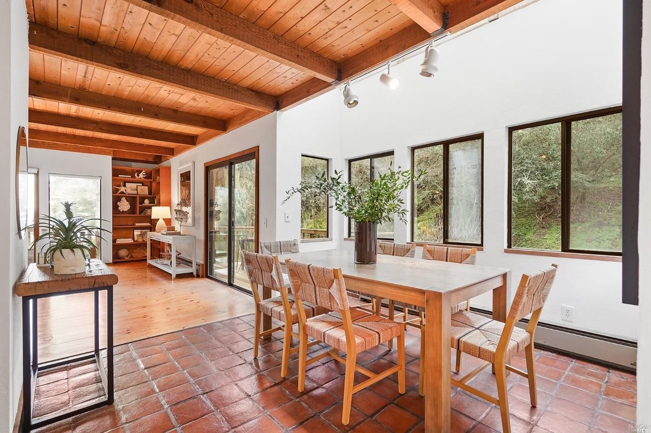 260 Sunset Way
