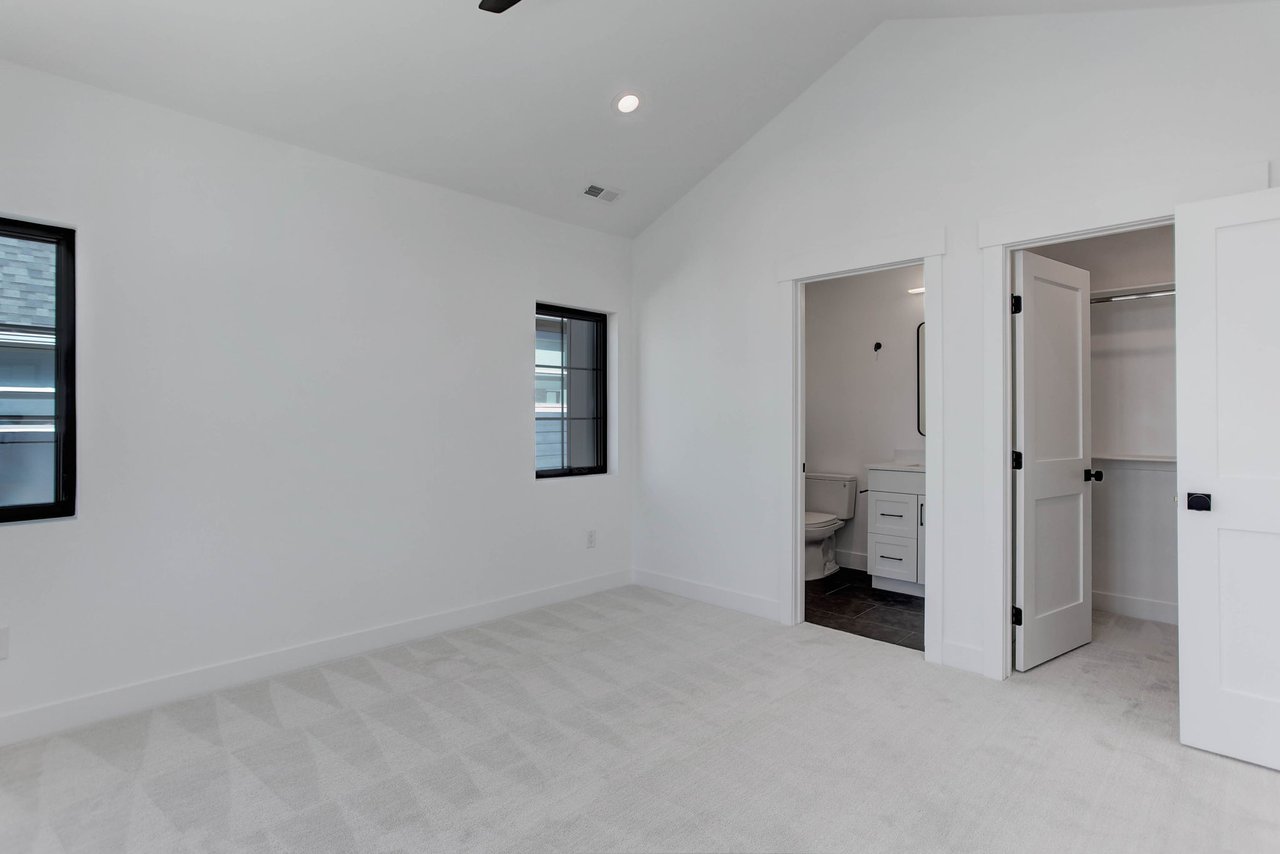 352 S High St