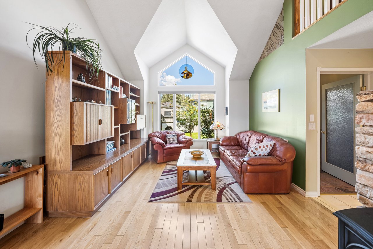 330 Canyon Close