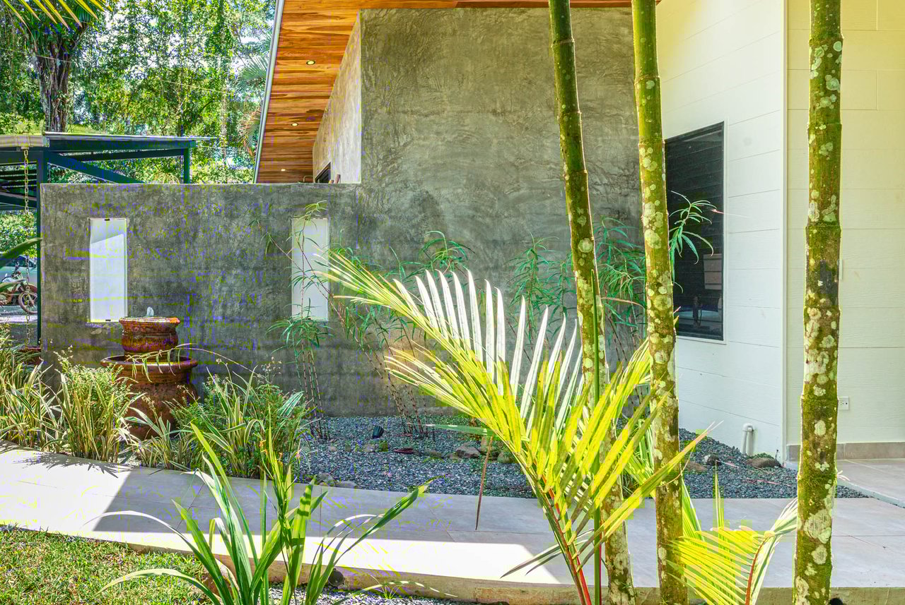 5 Bedroom Family Compound Turn Key and Fantastic Rental Potential