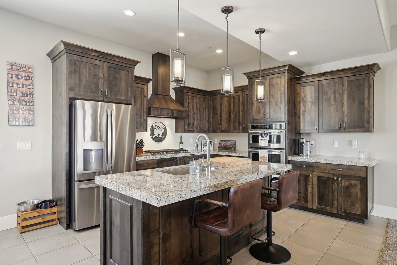 1713 E Viewside Cir