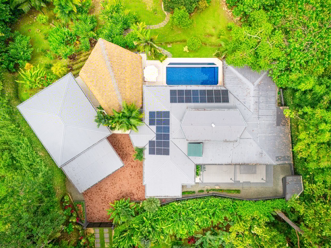 Casa Amarilla – Oceanfront Luxury Meets Sustainable Living in Tres Rios