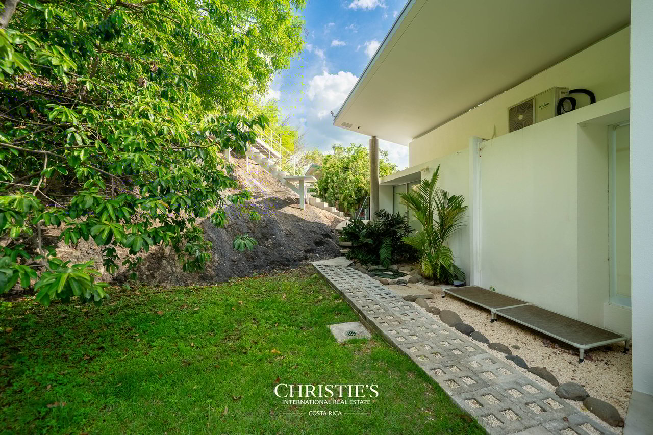 Glass House with Stunning Ocean Views and Award-Winning Design in Costa Rica, Guanacaste - Casa Holmes