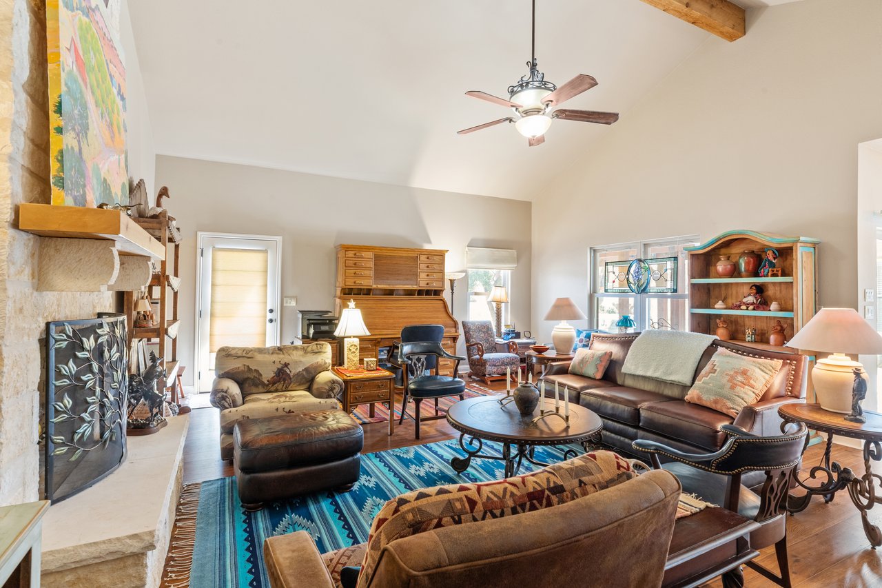 156 Northview Ln, Fredericksburg, TX