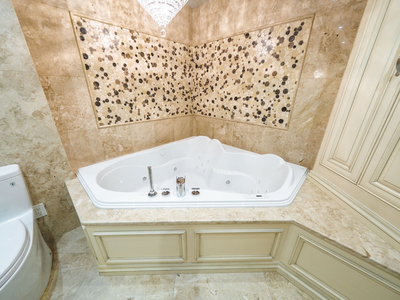 30 Harding Boulevard W, 404