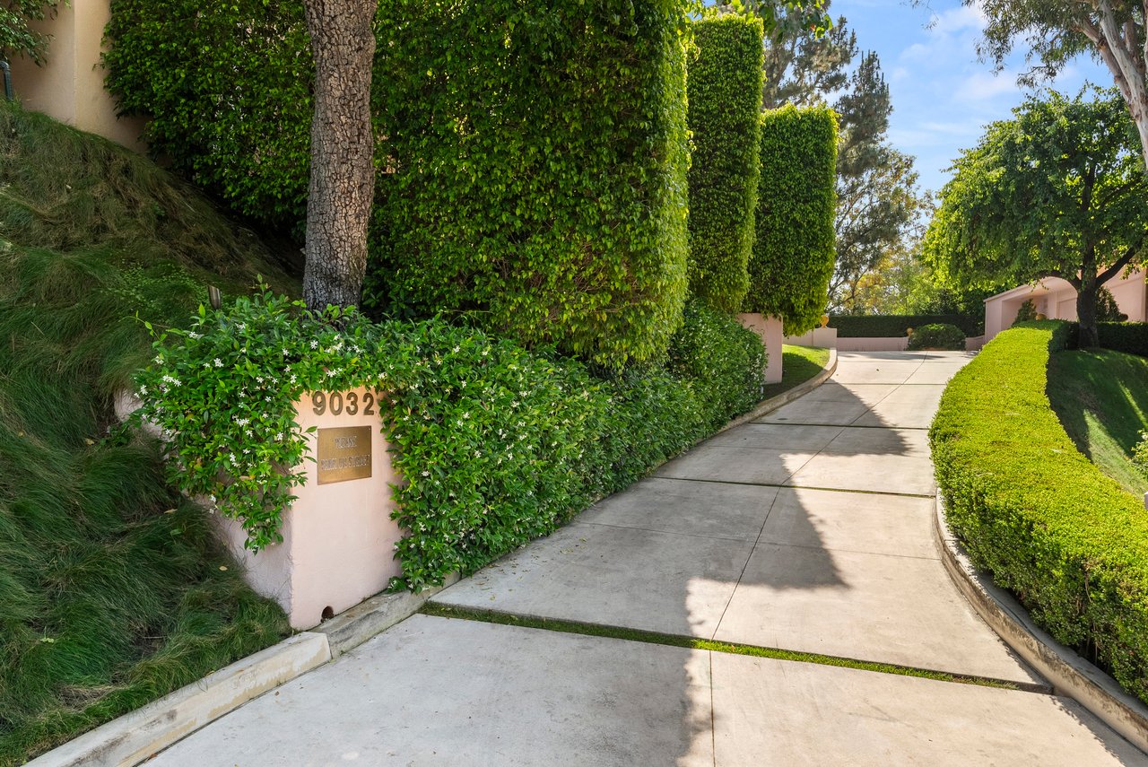 9032 Thrasher Ave, sunset strip