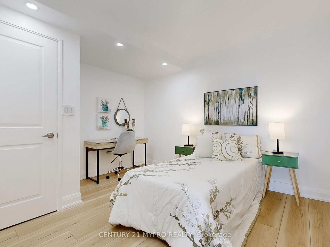 HOLLYWOOD PLAZA PENTHOUSE