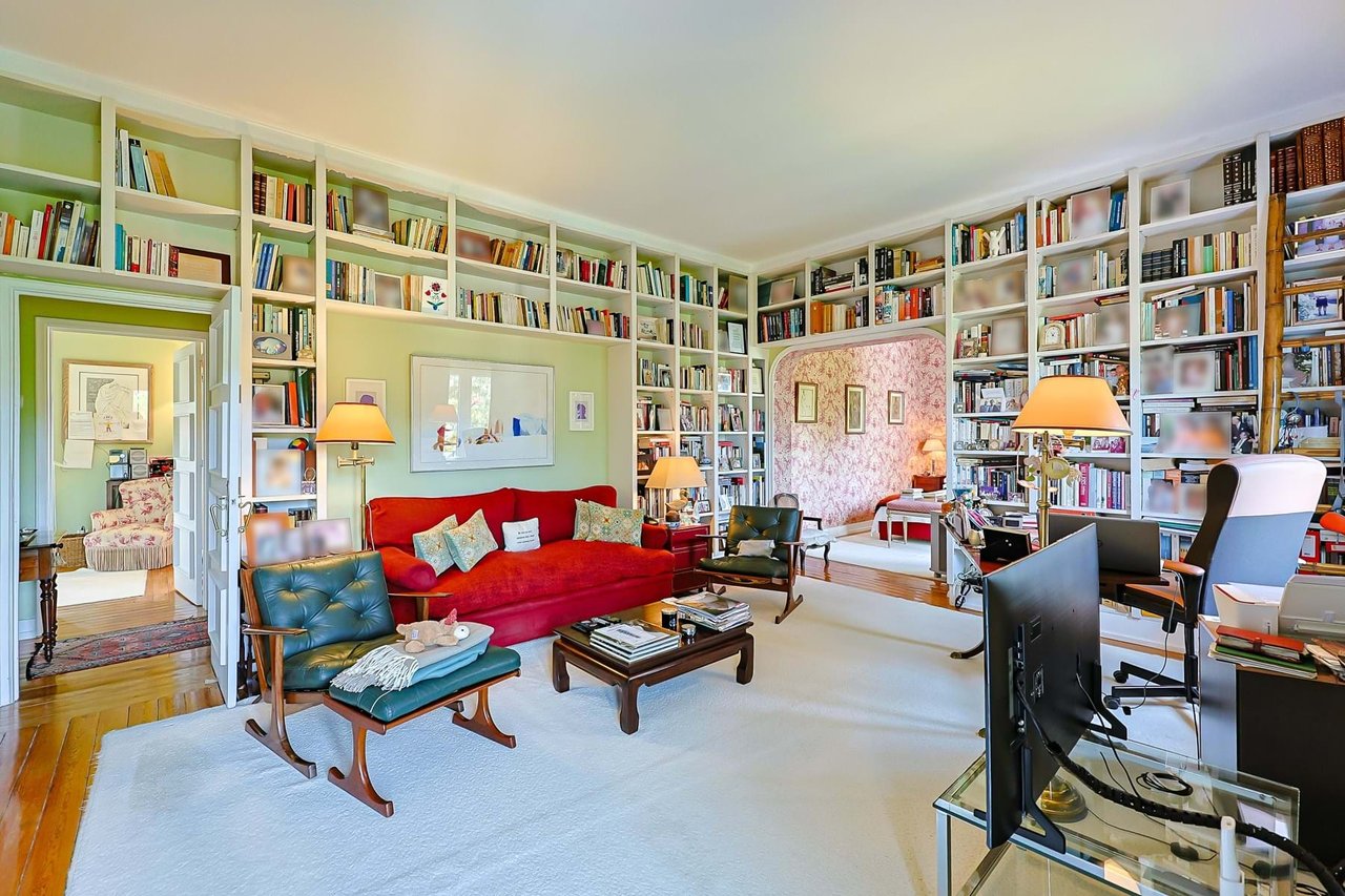 Elegant 10-Bedroom Villa with Sea Views in the Heart of Estoril