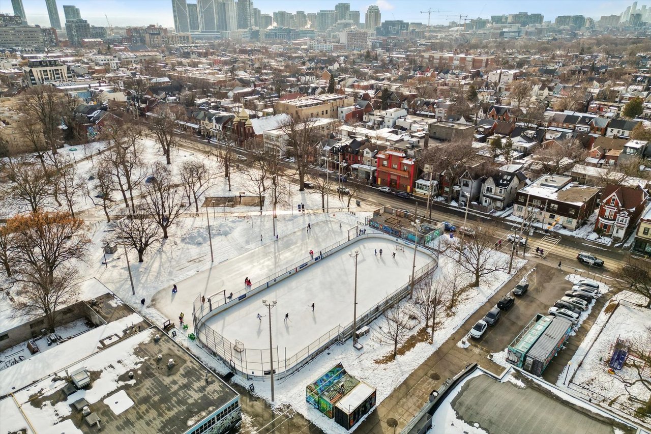 290 Bathurst St