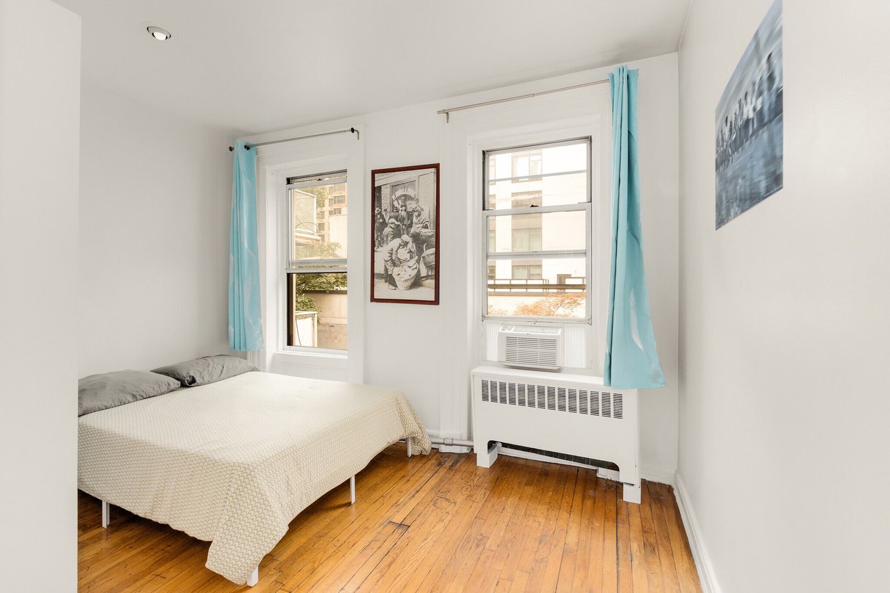 206-208 E 35th St - Building