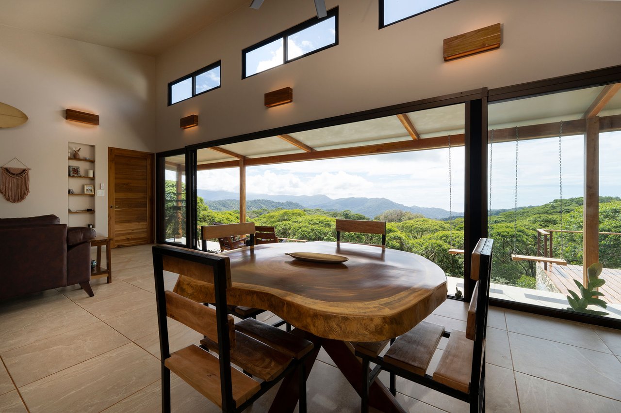 NEW PRIVATE MOUNTAIN HOME WITH OCEAN VIEWS ABOVE LAGUNAS