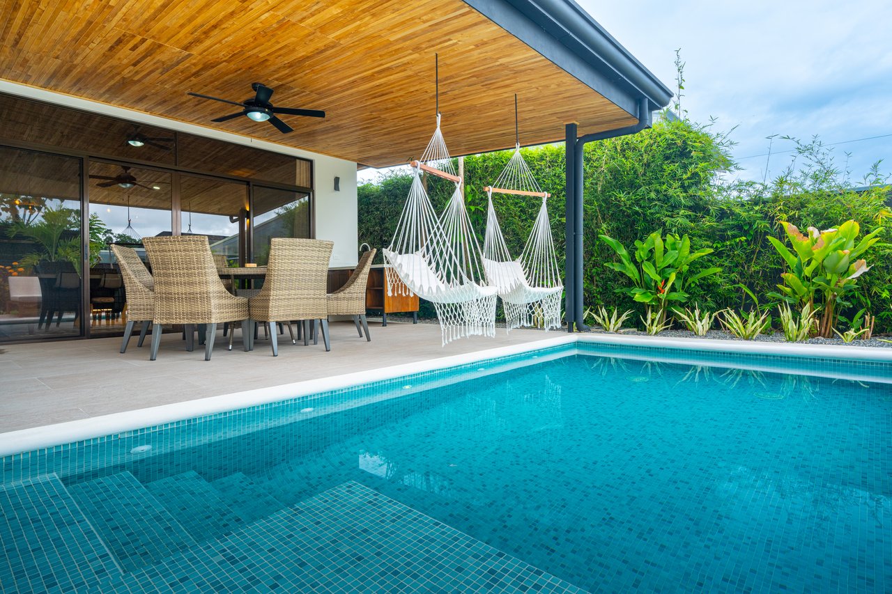 Uvita Tropical Urban Home, New Quality Build!