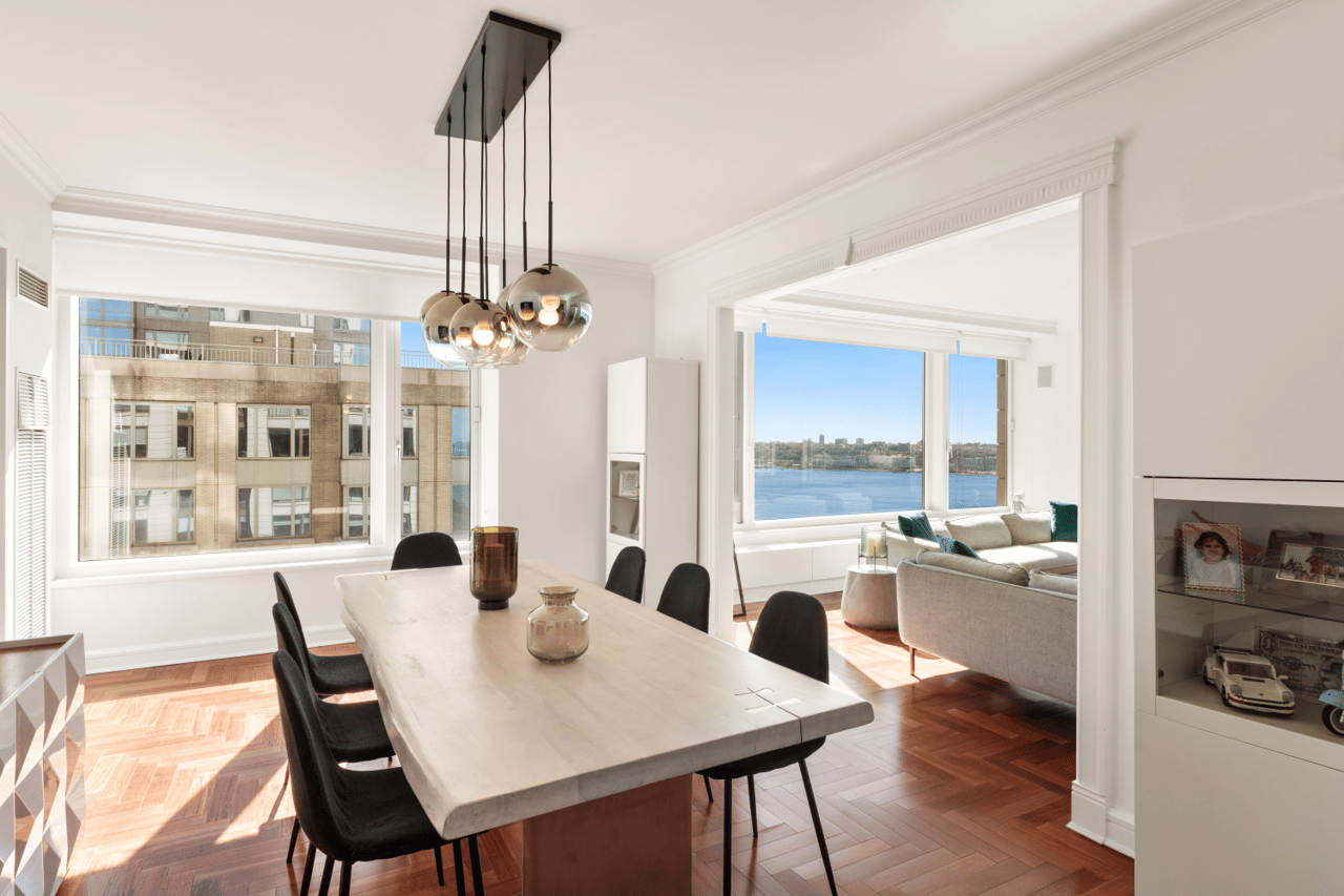 240 RIVERSIDE Boulevard 19B