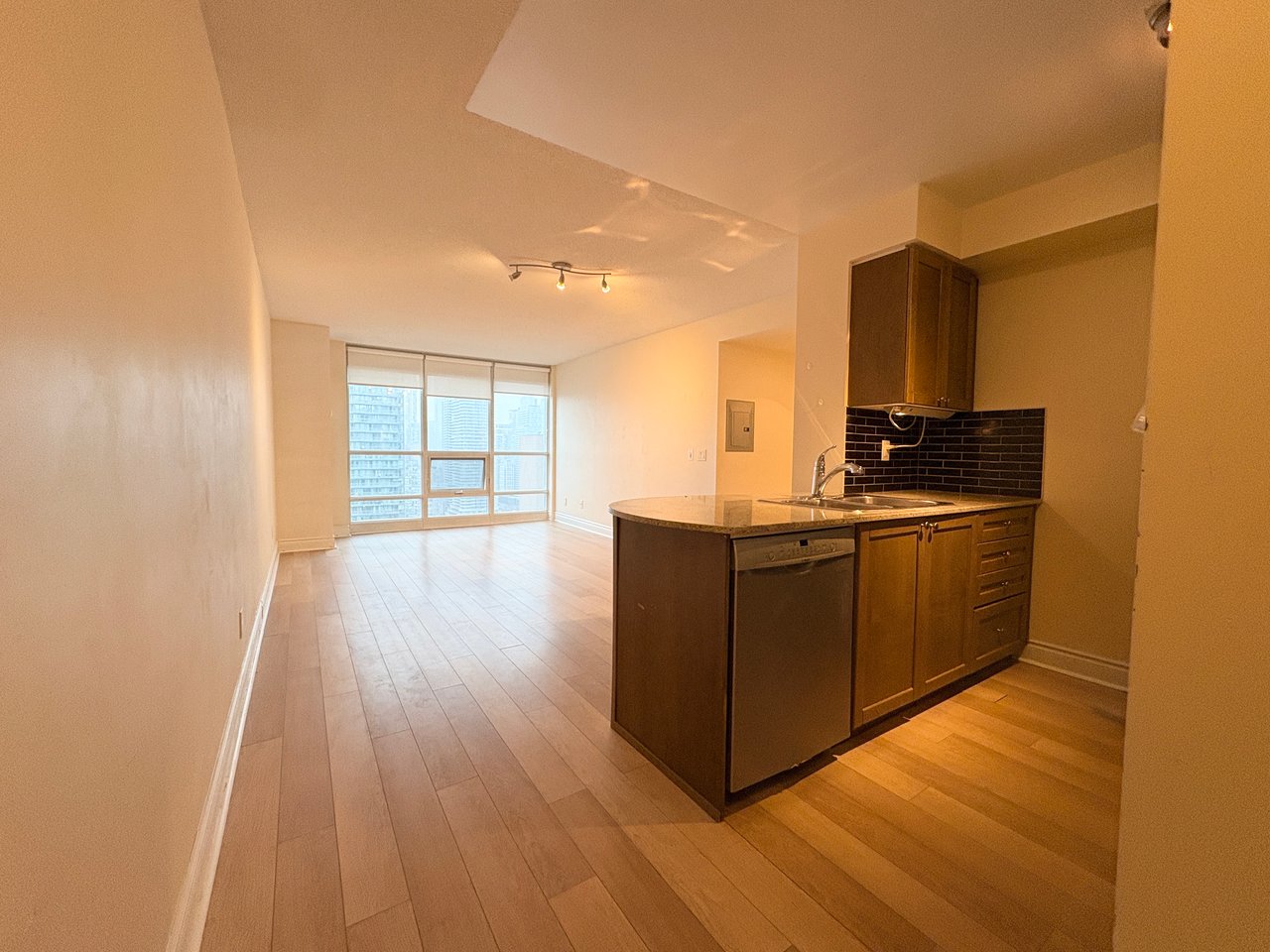 763 Bay St Unit: 3413