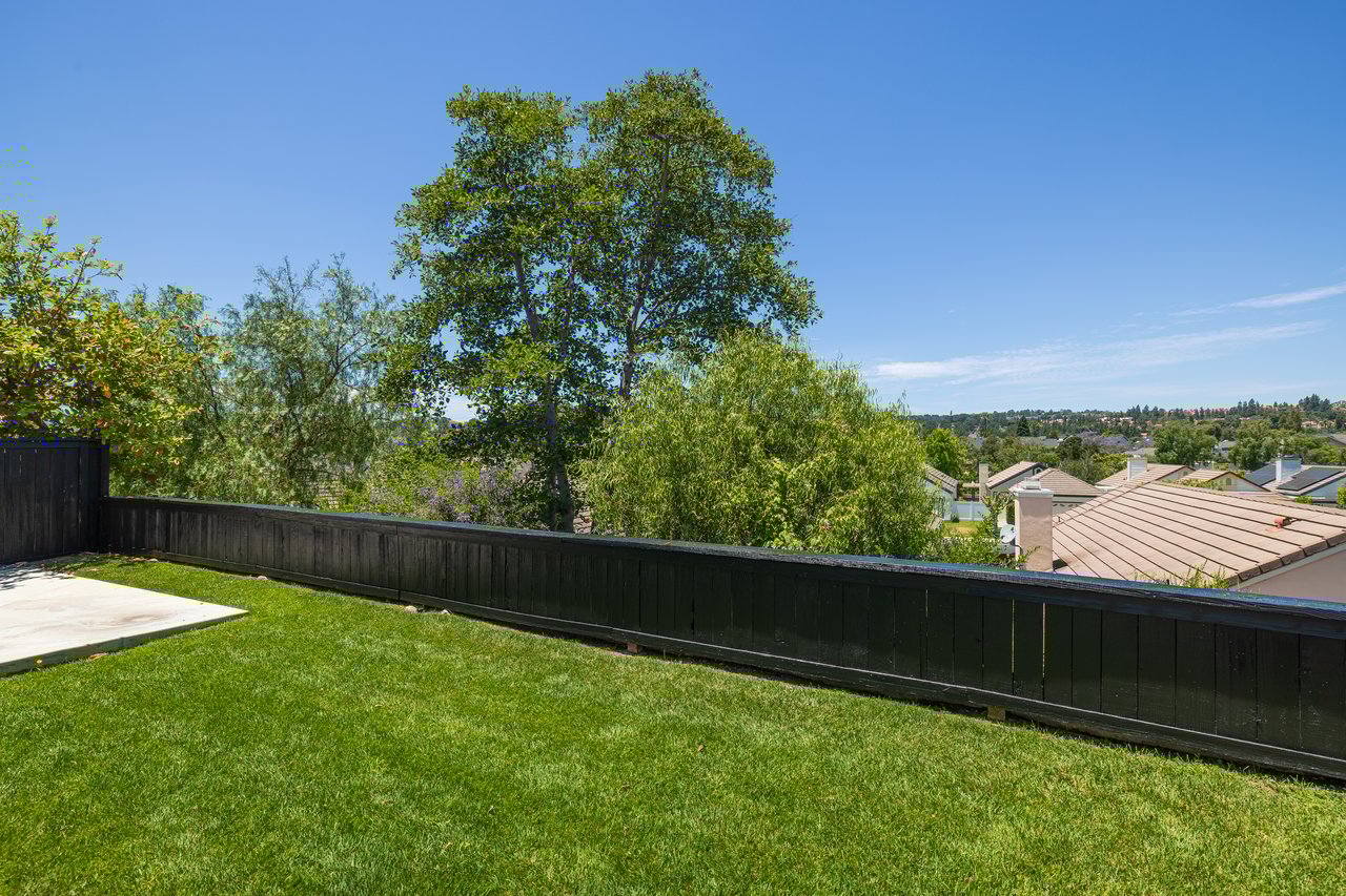 21 Indian Hill Ln