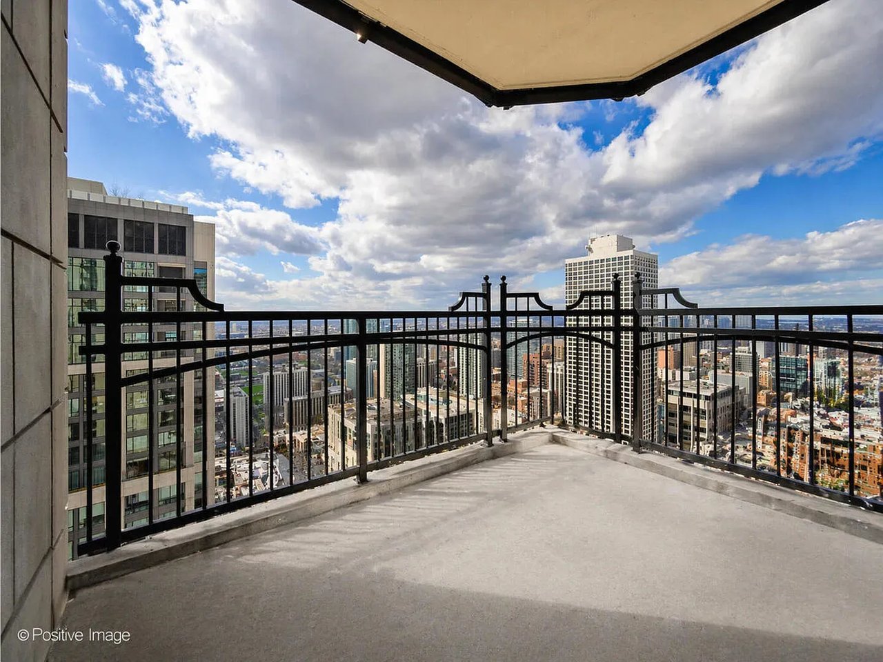11 E Walton St APT 4102