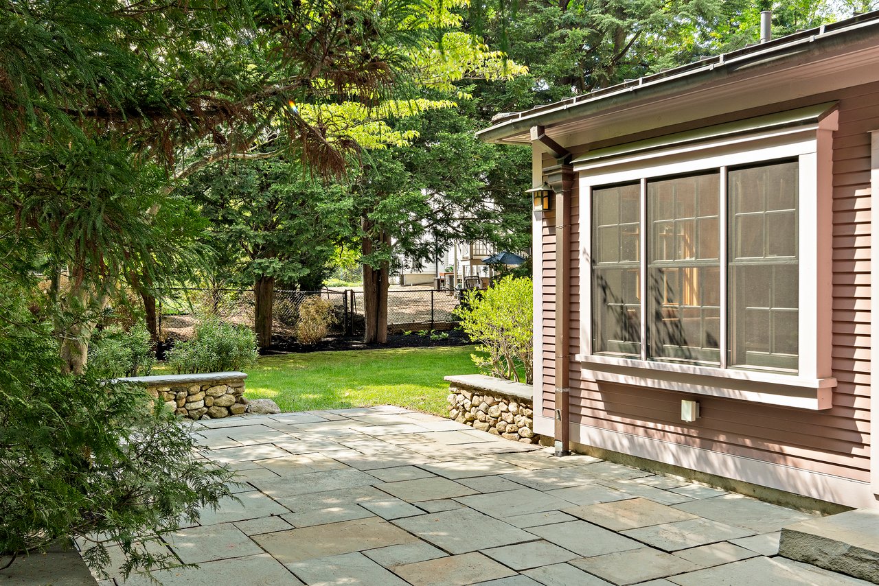 106 Coolidge Hl