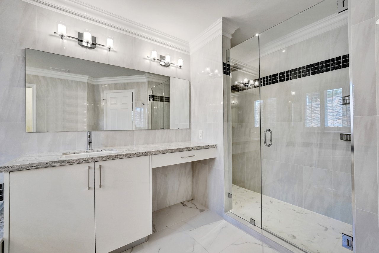 949 Crestview Cir