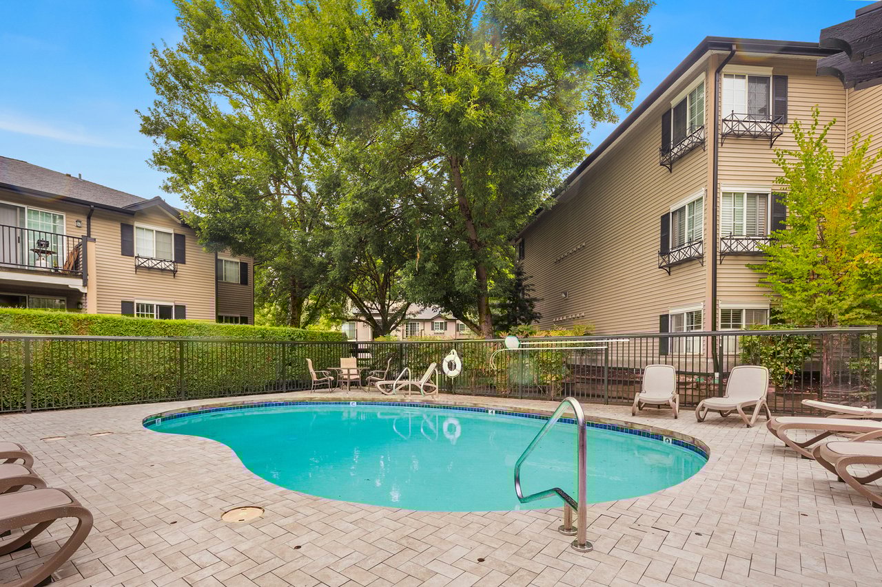 215 9th Street Unit: D102