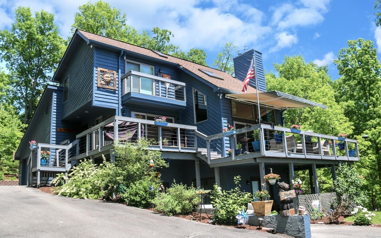 Wallace Luxury Spotlight | 938 Hidden Harbor Lane Sevierville, TN 37876