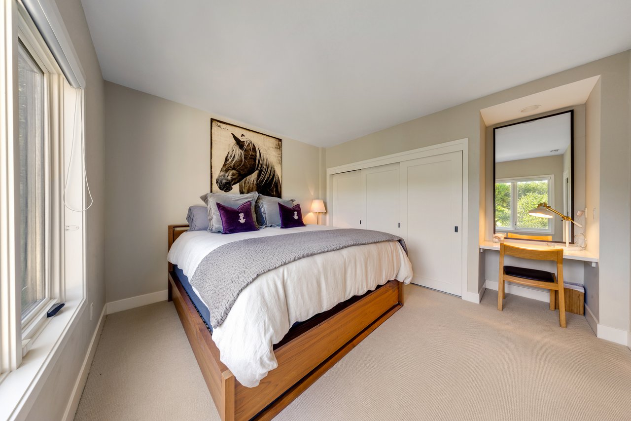 Chic and Stylish on Belvedere Island