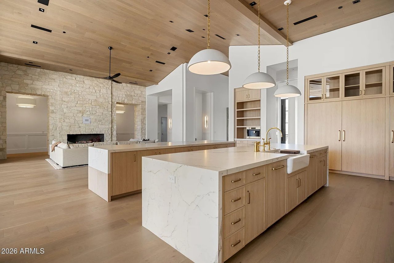 4534 E PEBBLE RIDGE Road