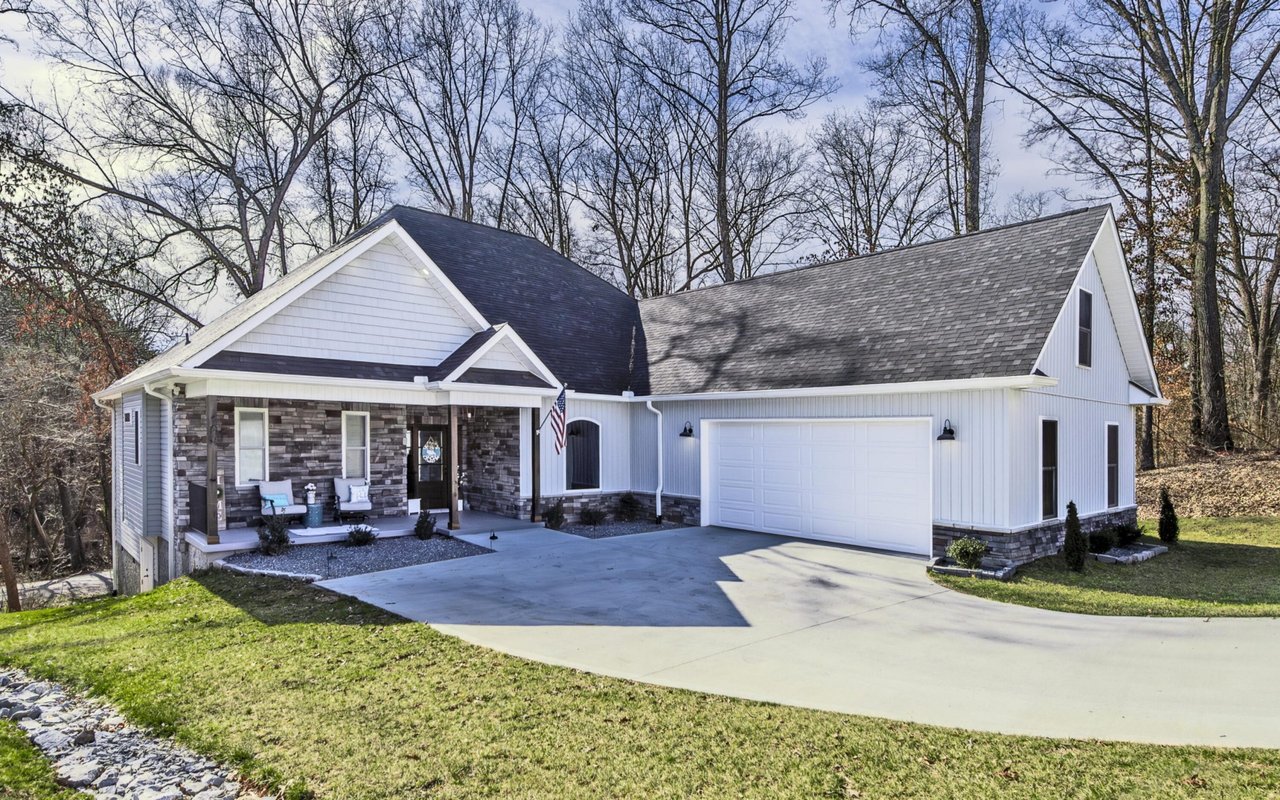 Wallace Luxury Spotlight | 102 Doya Lane Loudon, TN 37774