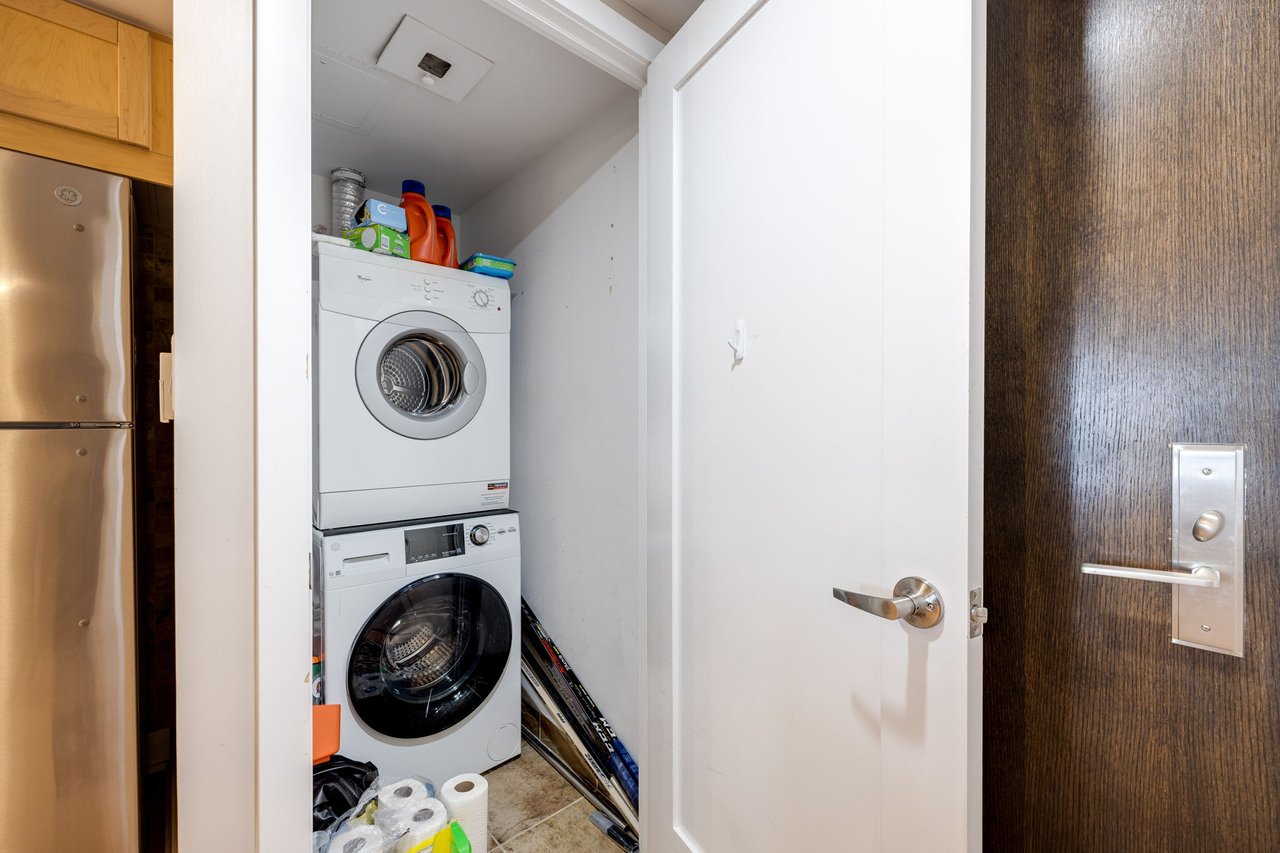 20 Blue Jays Way Unit 1705