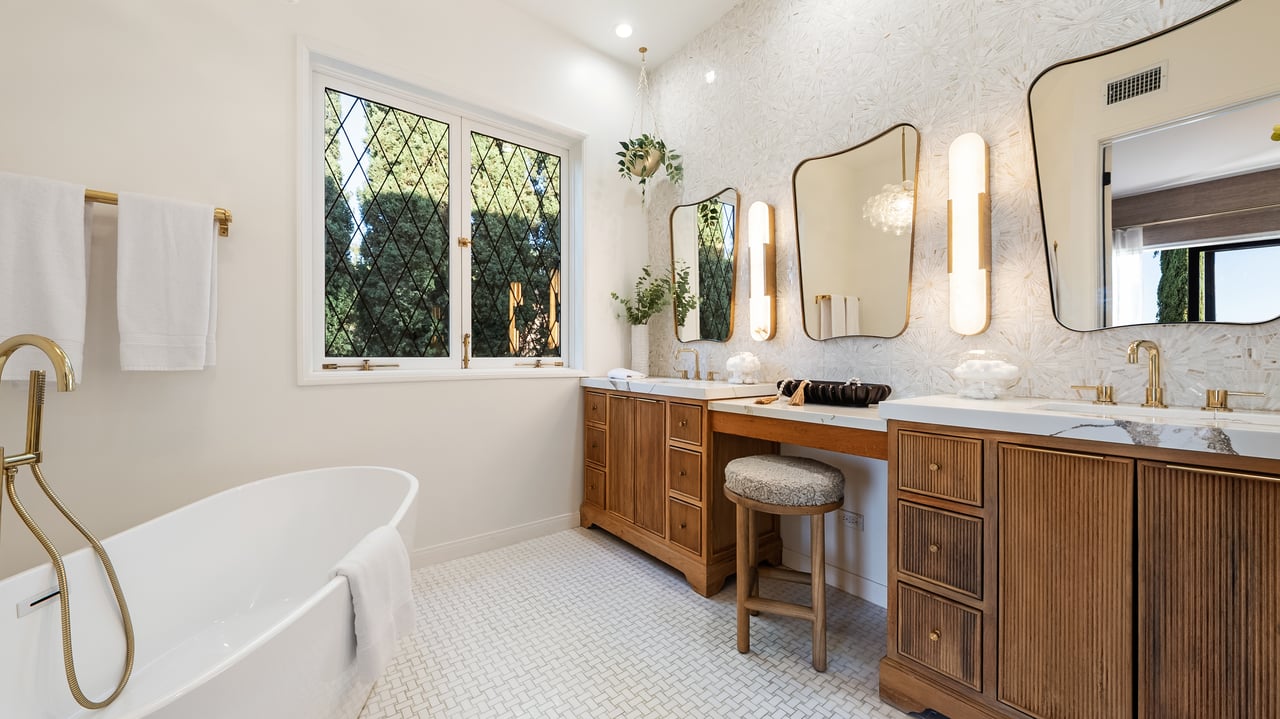 2591 Leicester Dr, Hollywood Hills