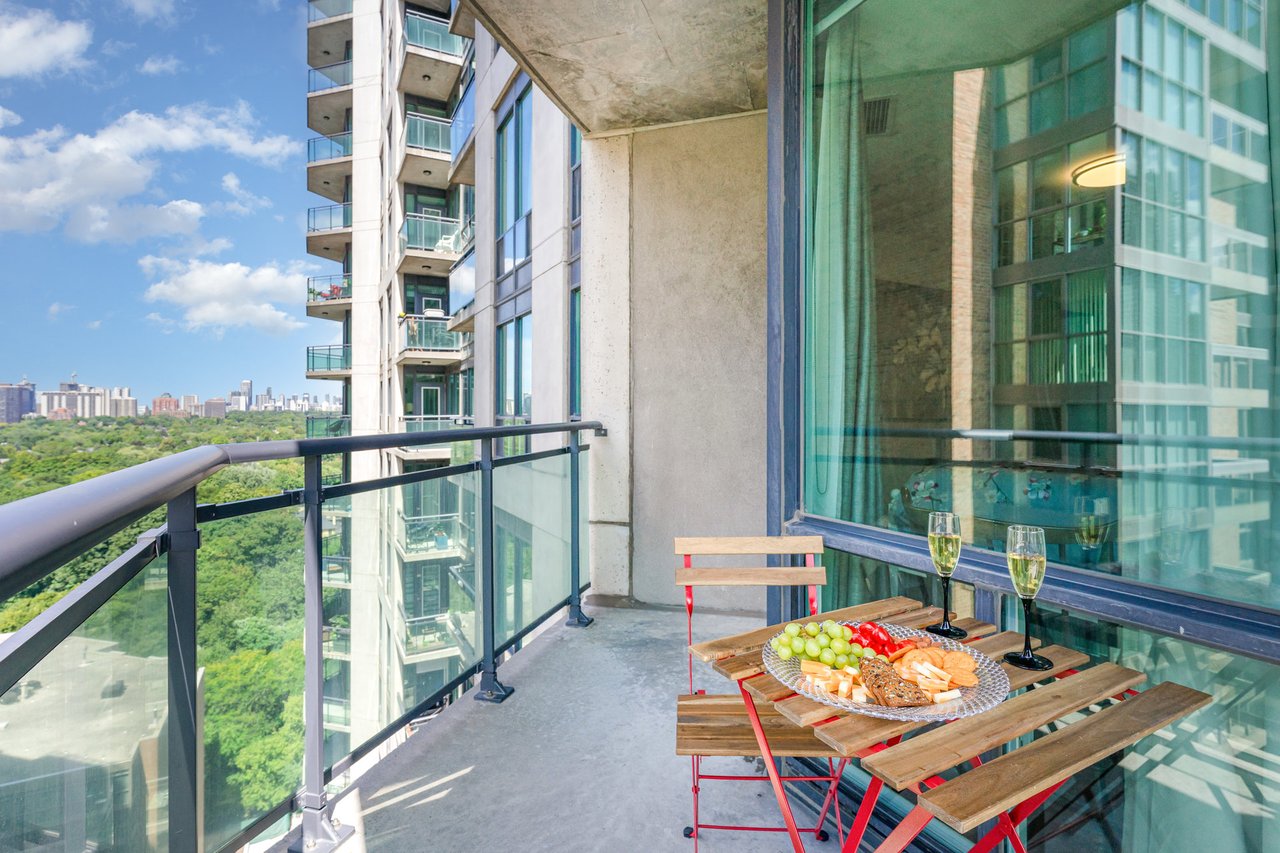 300 Bloor Street East, Suite 2107
