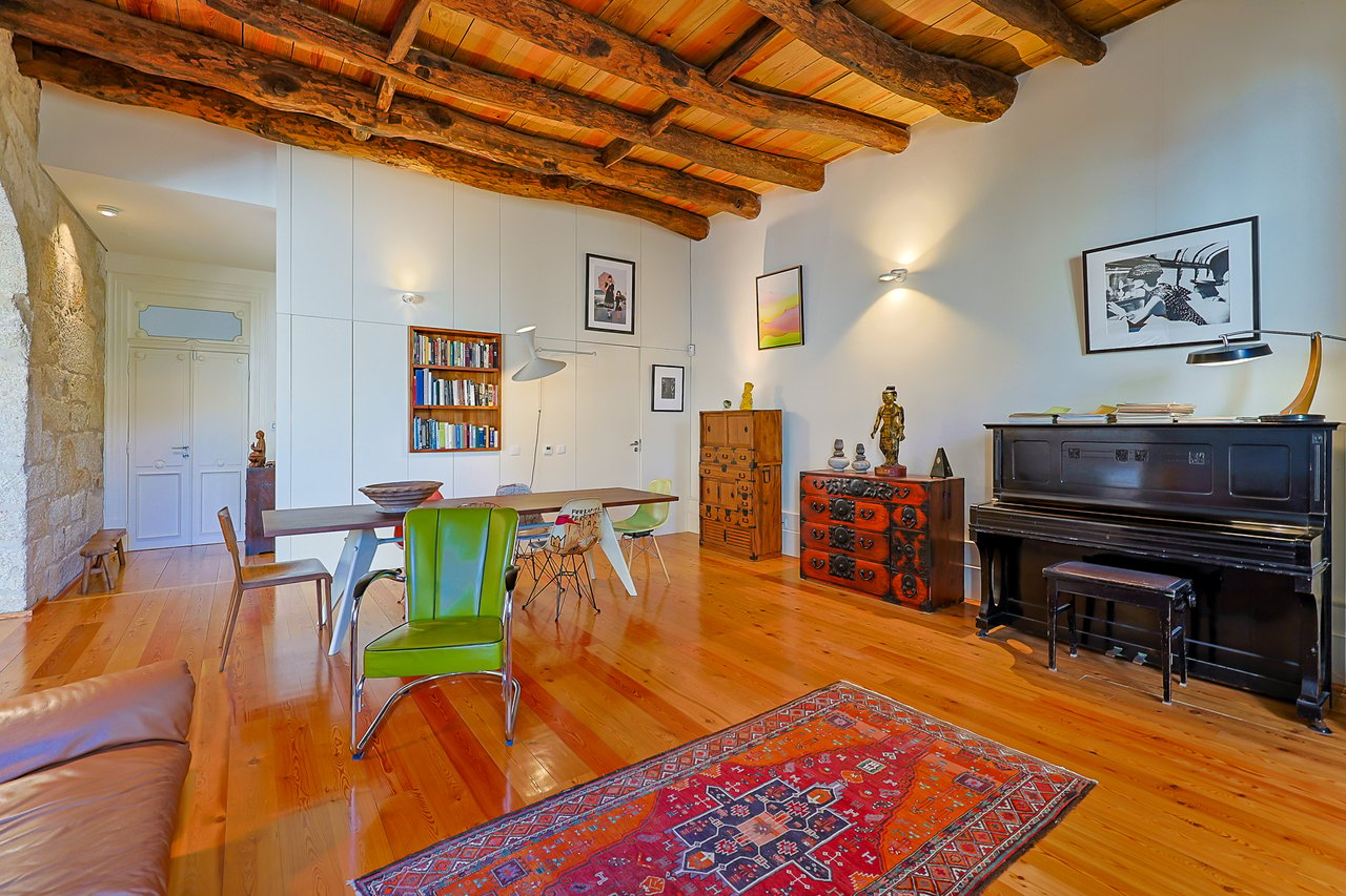 Elegant Two-Bedroom Loft with Garden in Historic Downtown Porto