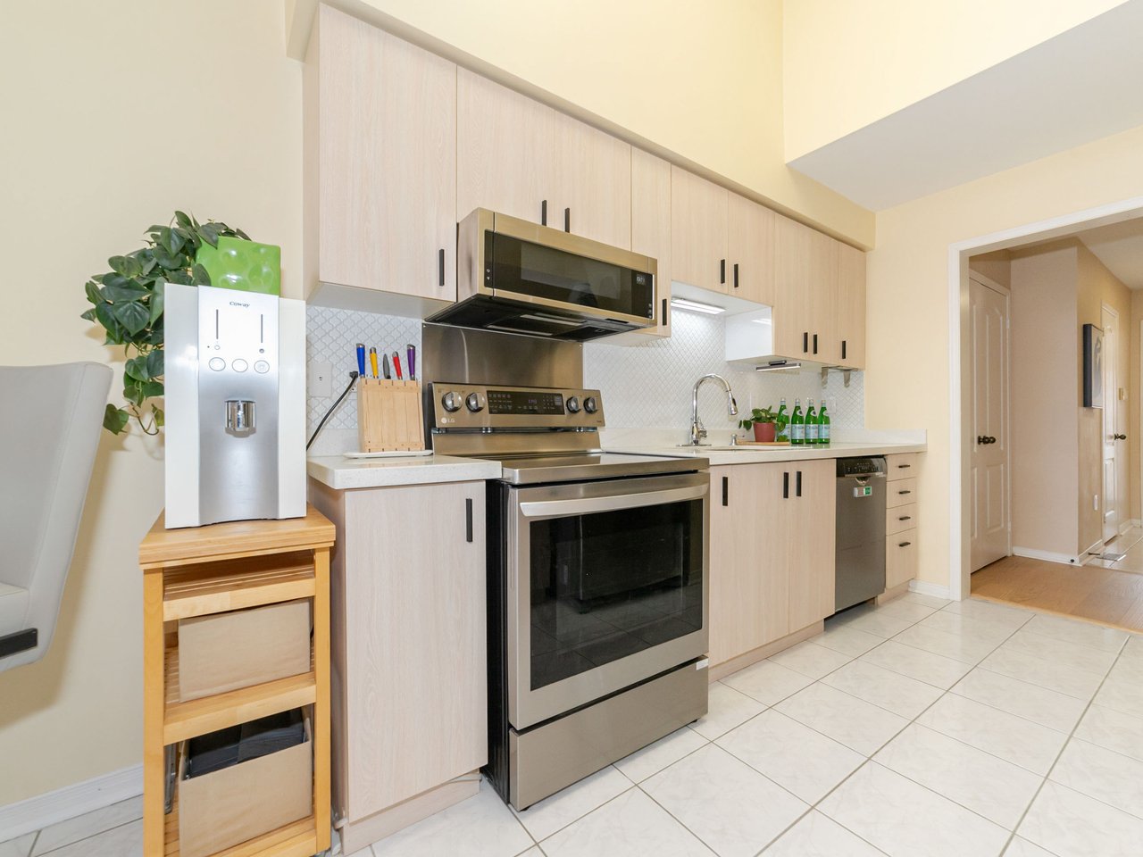 8 Queensway Drive